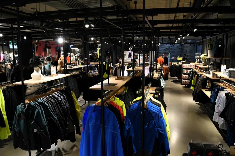 Schuster donne plus d'espace au vélo