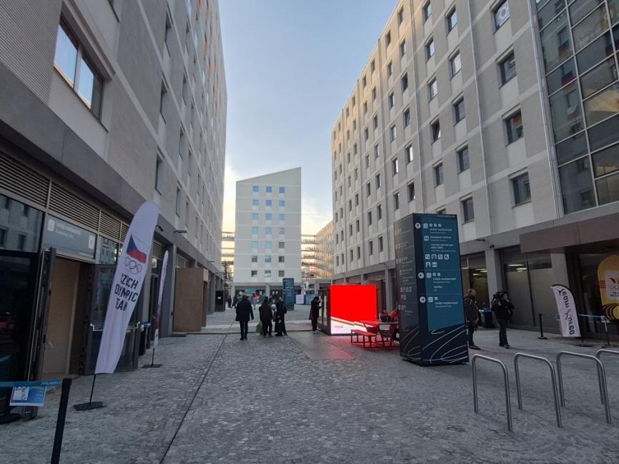 Quelles sont les deux infrastructures construites à Milan pour les Jeux ?