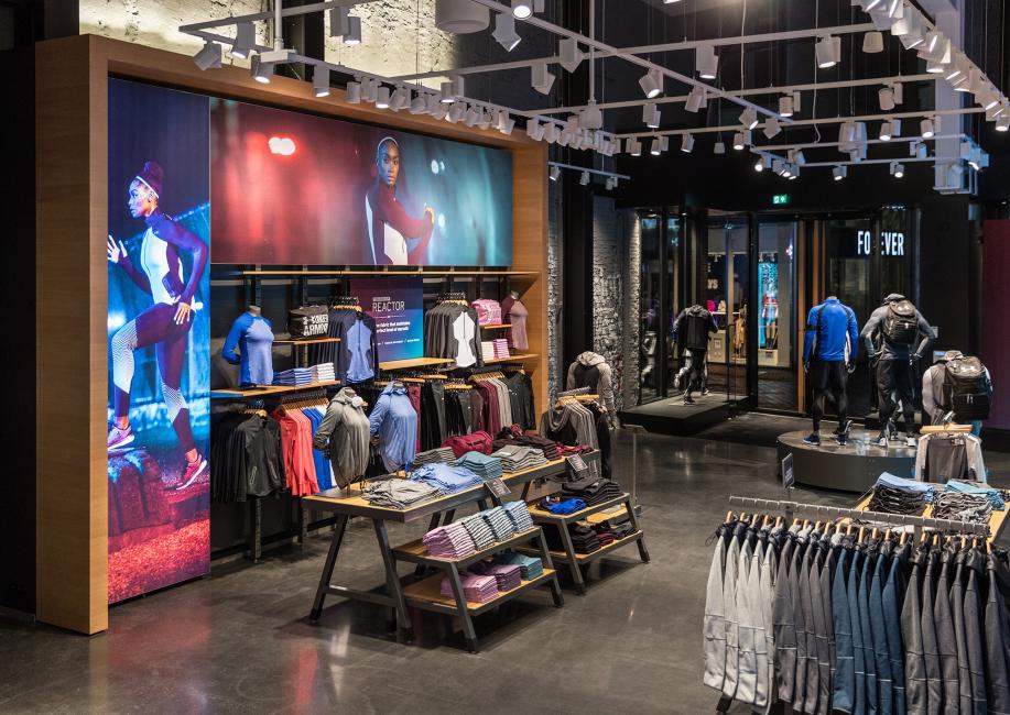 slecht Merg Een zekere Under Armour (Amsterdam) - RETAIL CONCEPT - Sport Guide – Le business des  enseignes et des marques