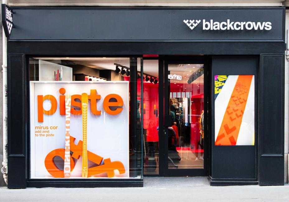 Black Crows pose à nouveau skis et vêtements à Paris