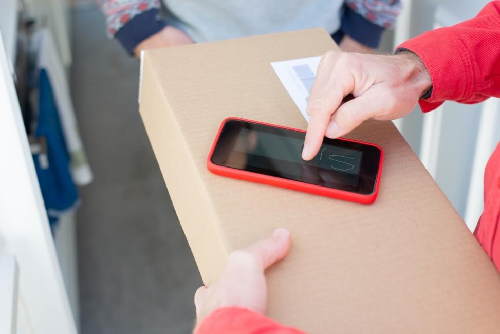 Droits de douane : l'UE prête à supprimer l'exonération des petits colis dès 2026