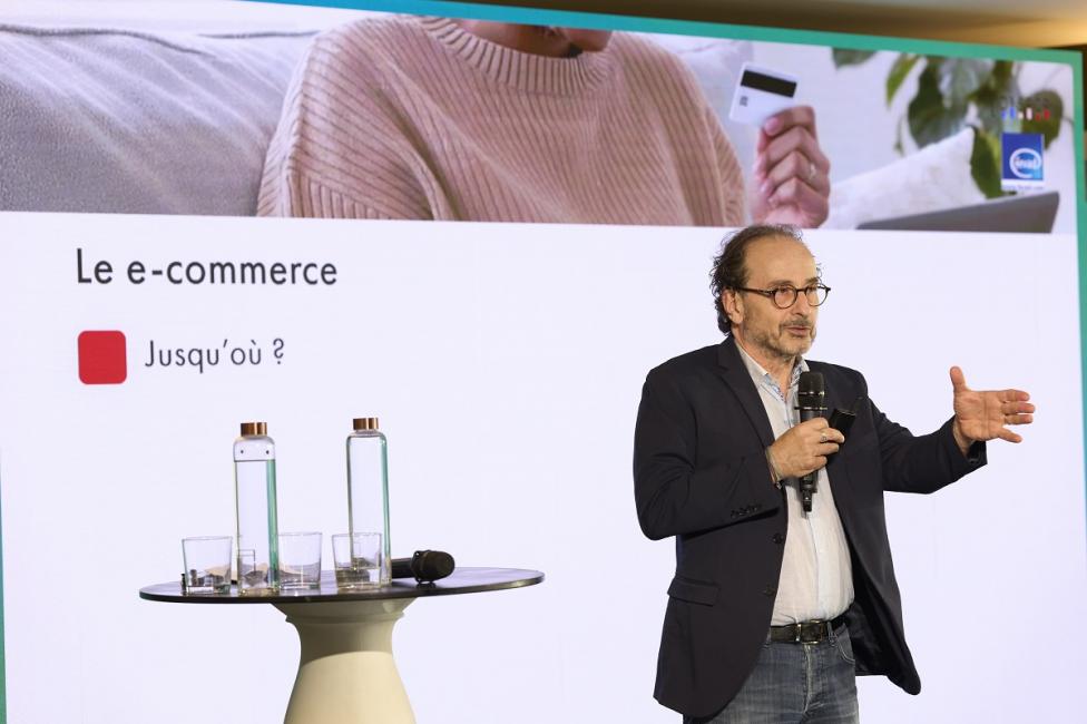 Exploration de trois potentiels visages du commerce en 2035