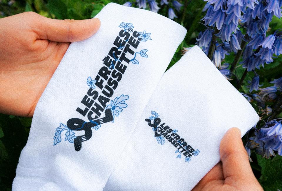 Les Frères Chaussettes avancent à grands pas 
