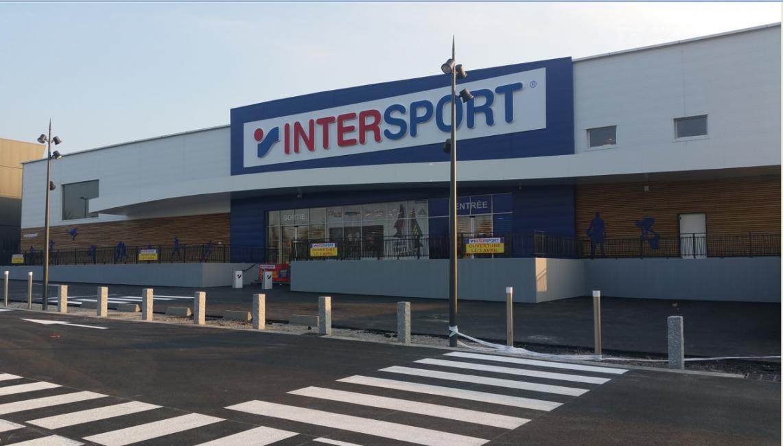 Des fonds d’investissements intéressés par des murs de magasins Intersport 