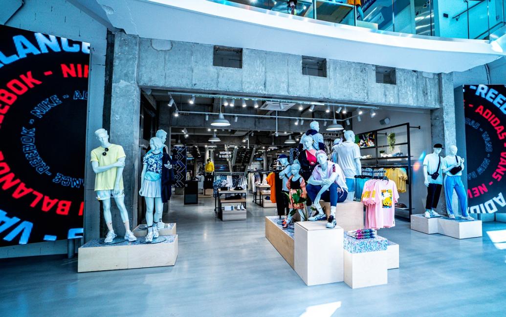 Foot Locker annonce des pertes de 363 M$