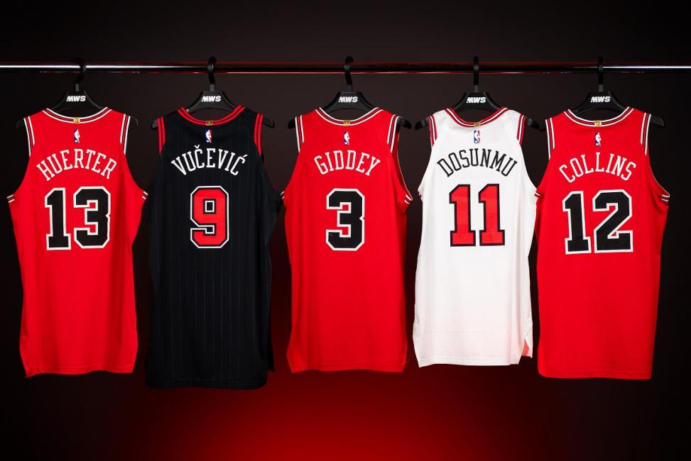 MatchWornShirt signe avec les Chicago Bulls