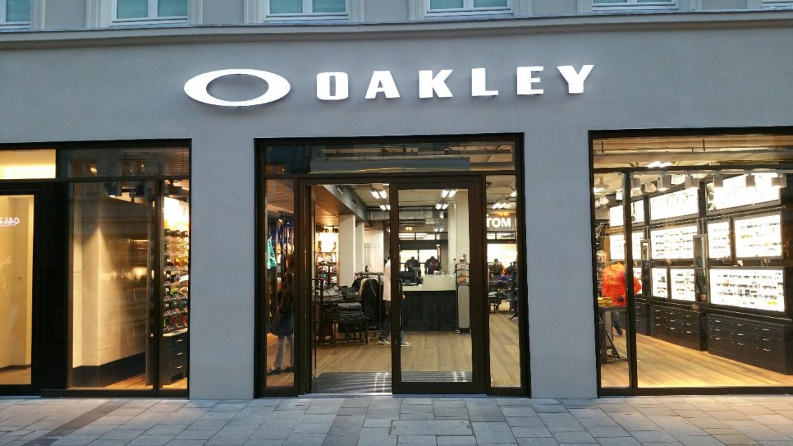 Oakley ouvre en Europe