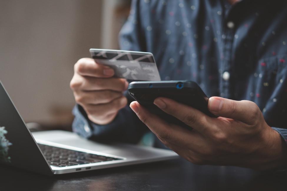 La consommation des Français portée par un nouveau boom du e-commerce et du paiement mobile