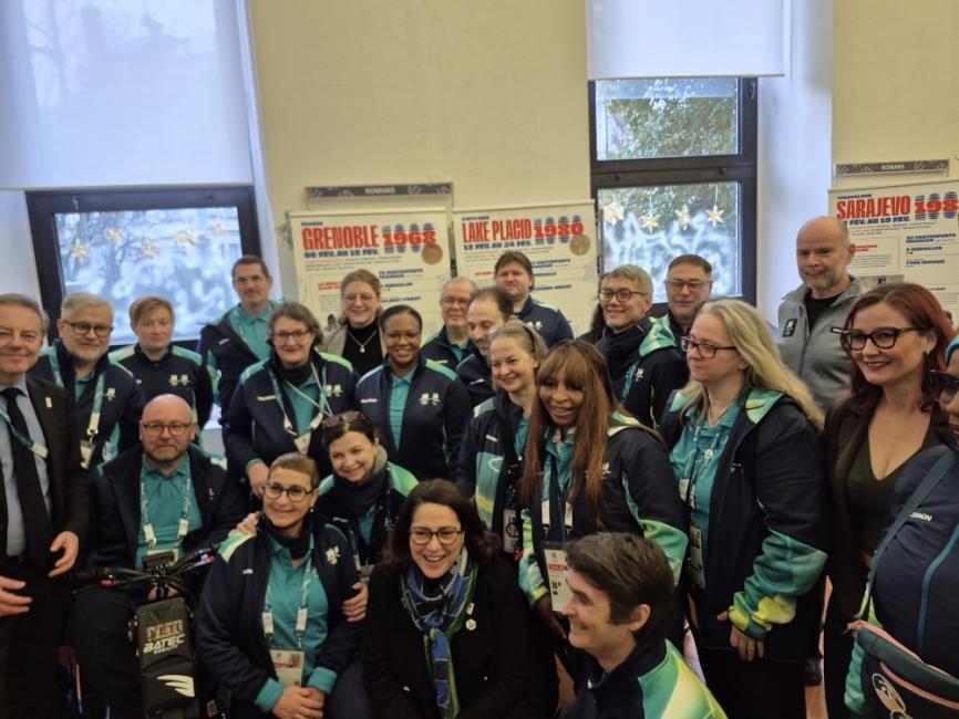 Marina Ferrari salue le plus grand groupe de volontaires internationaux aux JOP