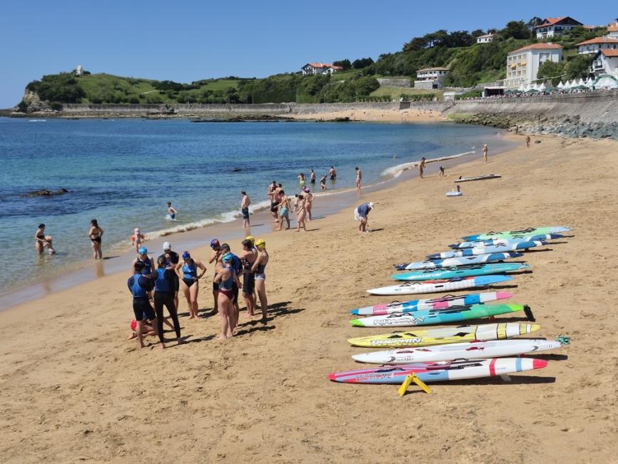 Quels achats textile et matériel des surfeuses et surfeurs ?