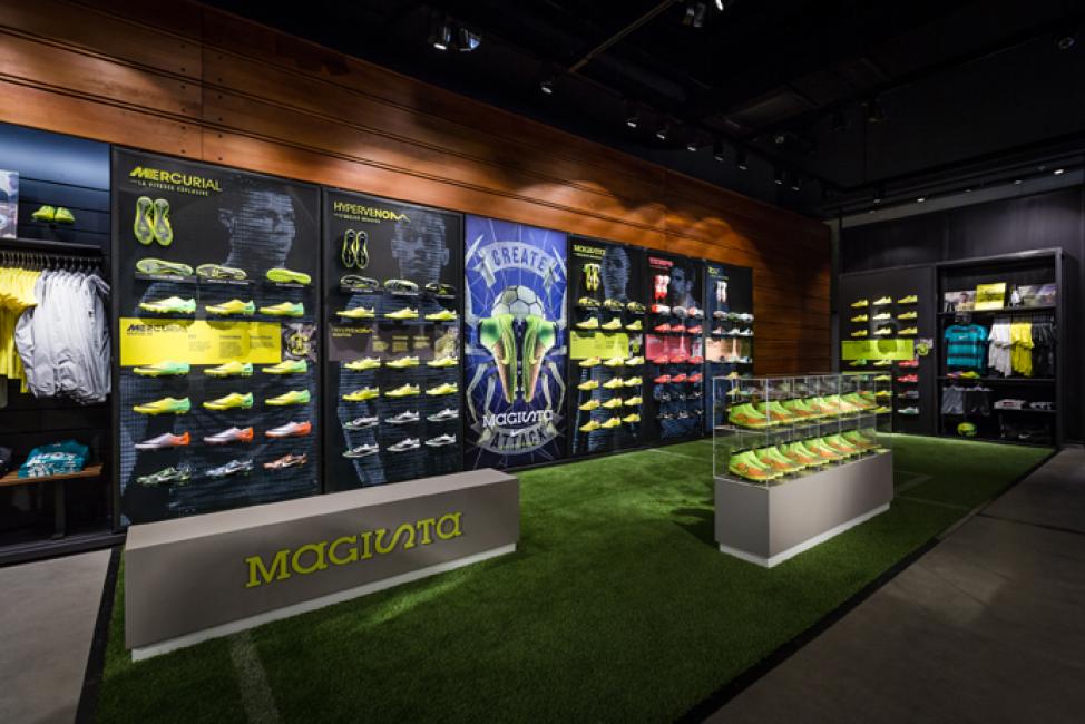 Nike pose un flagship dans le jumbo des centres commerciaux