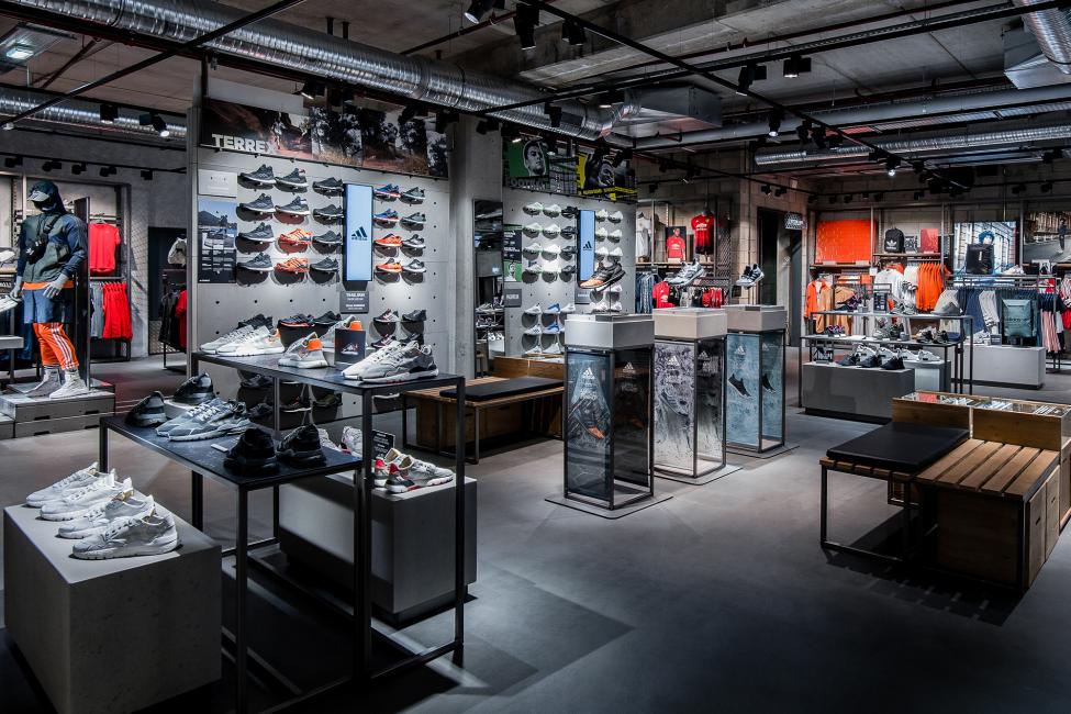 Cortar Esmerado Tamano relativo Adidas (Paris Opéra) - RETAIL CONCEPT - Sport Guide – Le business des  enseignes et des marques