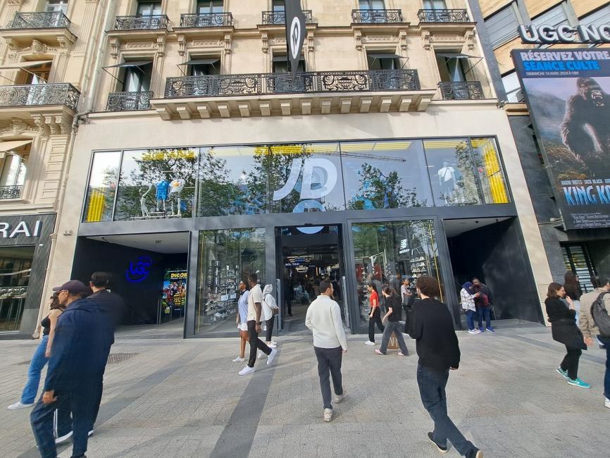 JD Sports est arrivé sur les Champs-Elysées