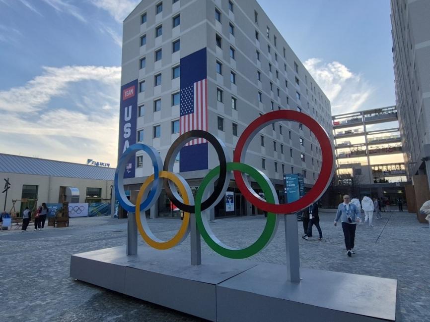 Quelles sont les deux infrastructures construites à Milan pour les Jeux ?