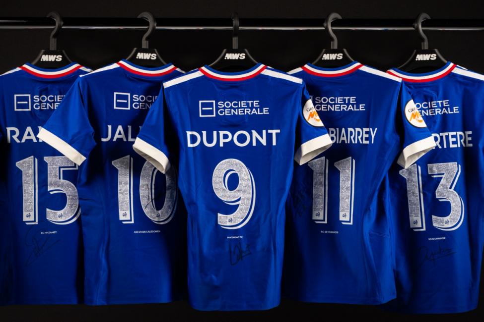Les maillots du XV de France remportent un joli succès aux enchères solidaires 