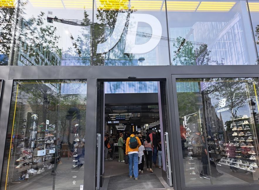 JD Sports : 1er semestre 2025/26
