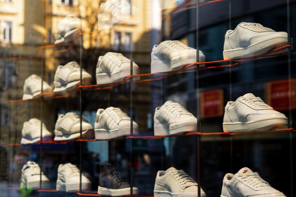 Les ventes de textile et sneakers repartent à la hausse en 2024 en France