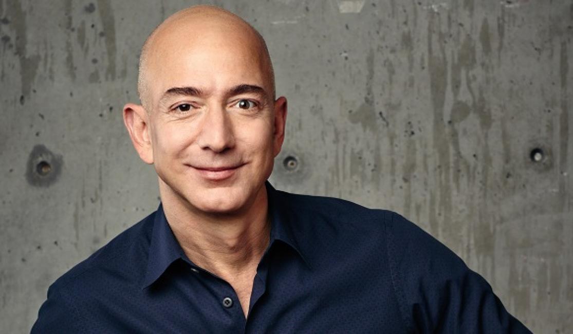 Jeff Bezos prend du recul chez Amazon