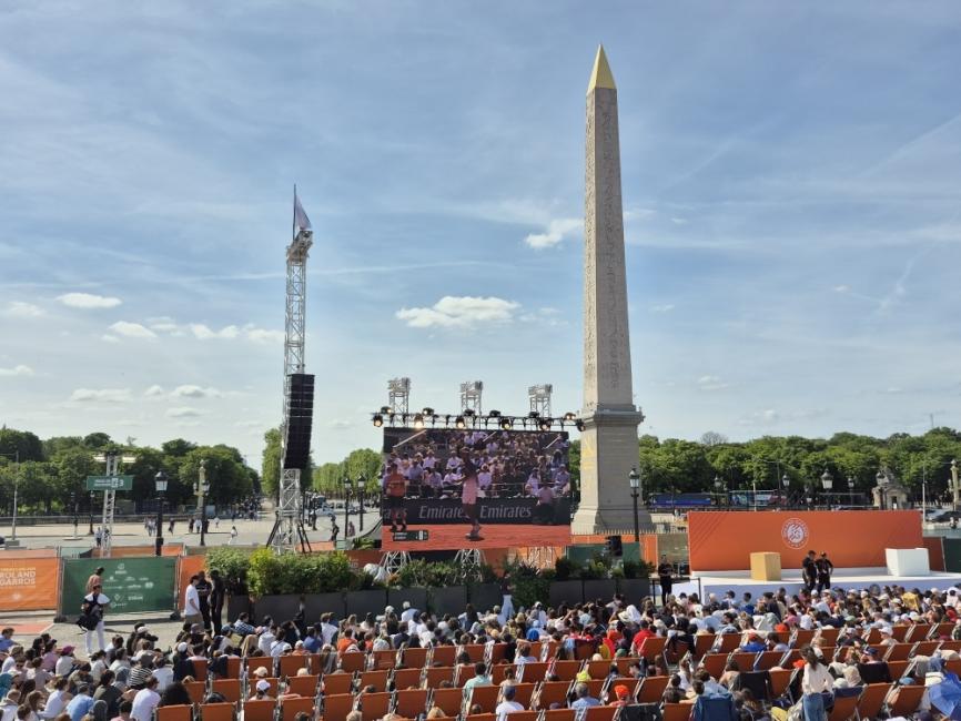 Roland-Garros fait le plein, des boutiques aux tribunes