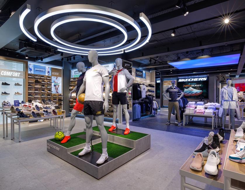 Skechers implante son concept « Performance » en Europe