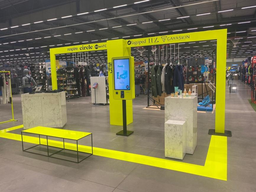 Decathlon teste un concept phygital multimarques